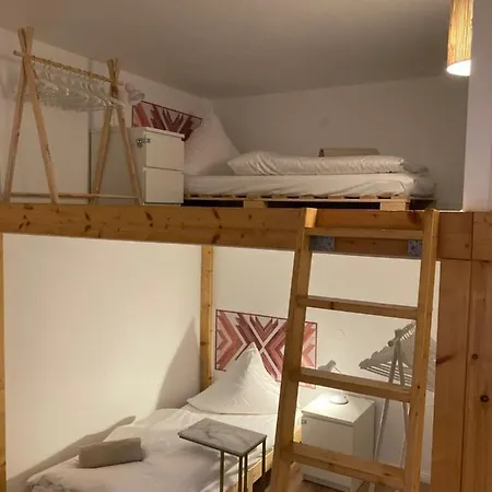 Minimal No.43 Albergue *